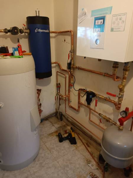 Installation d'une Pompe à Chaleur Air/Eau par le Groupe Solaireau sur Lodève, Hérault.