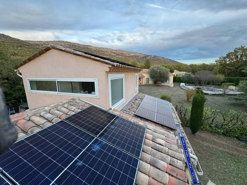 Batterie virtuelle MYLIGHT à Saint-Vallier-de-Thiey, une installation réalisée par le Groupe Solaireau
