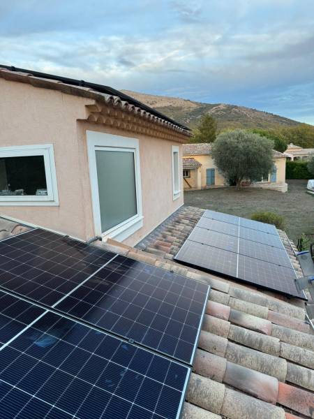 Réalisation photovoltaïque à Saint-Vallier-de-Thiey dans les Alpes-Maritimes par Groupe Solaireau