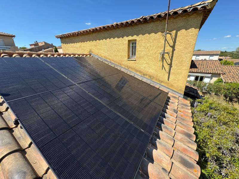 Maison individuelle à Lavérune : installation de 12 panneaux solaires et  batterie virtuelle par le Groupe Solaireau