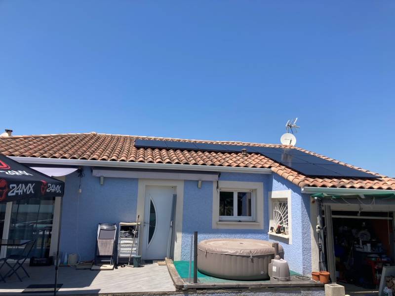 Installation de panneaux solaires photovoltaïques avec batterie virtuelle, à Villeveyrac près de Montpellier dans l'Hérault 34, par le Groupe Solaireau