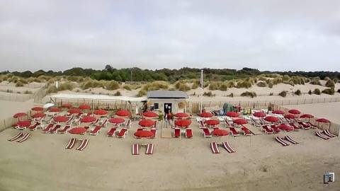 Paillote de plage avec restaurant vue sur la mer Carnon-Plage au Grand Travers près de la Grande Motte 34280 dans l'Hérault