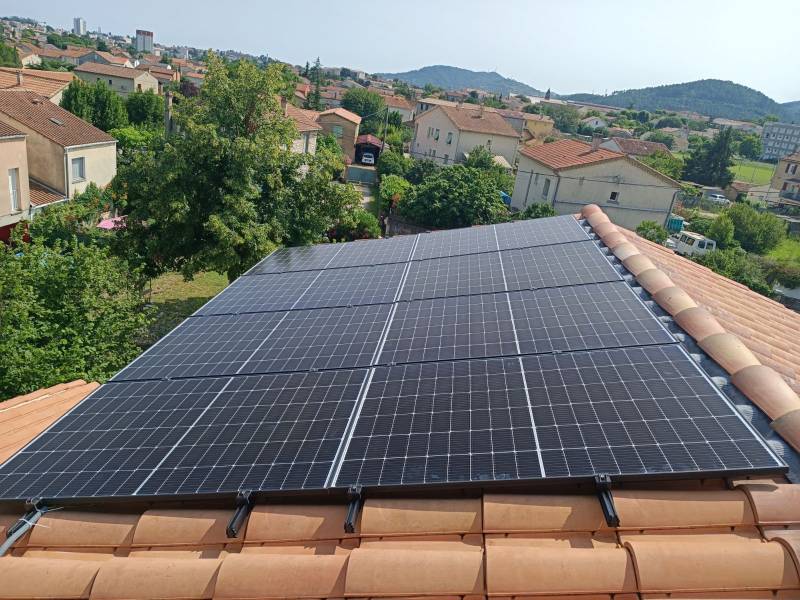 Nouvelle installation de panneaux solaires photovoltaïques, par le Groupe Solaireau à Saint-Martin-de-Valgalgues (30520) dans le département du Gard.