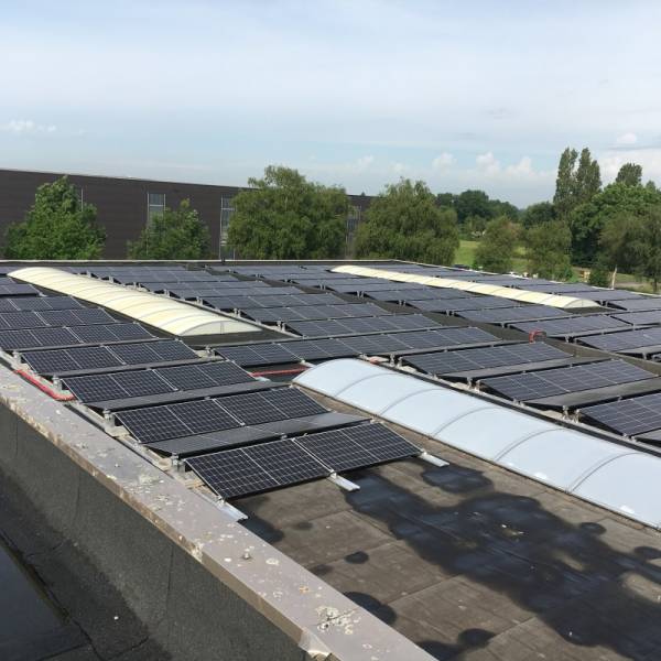 Installation de panneaux photovoltaïques dans une copropriété sur Béziers.